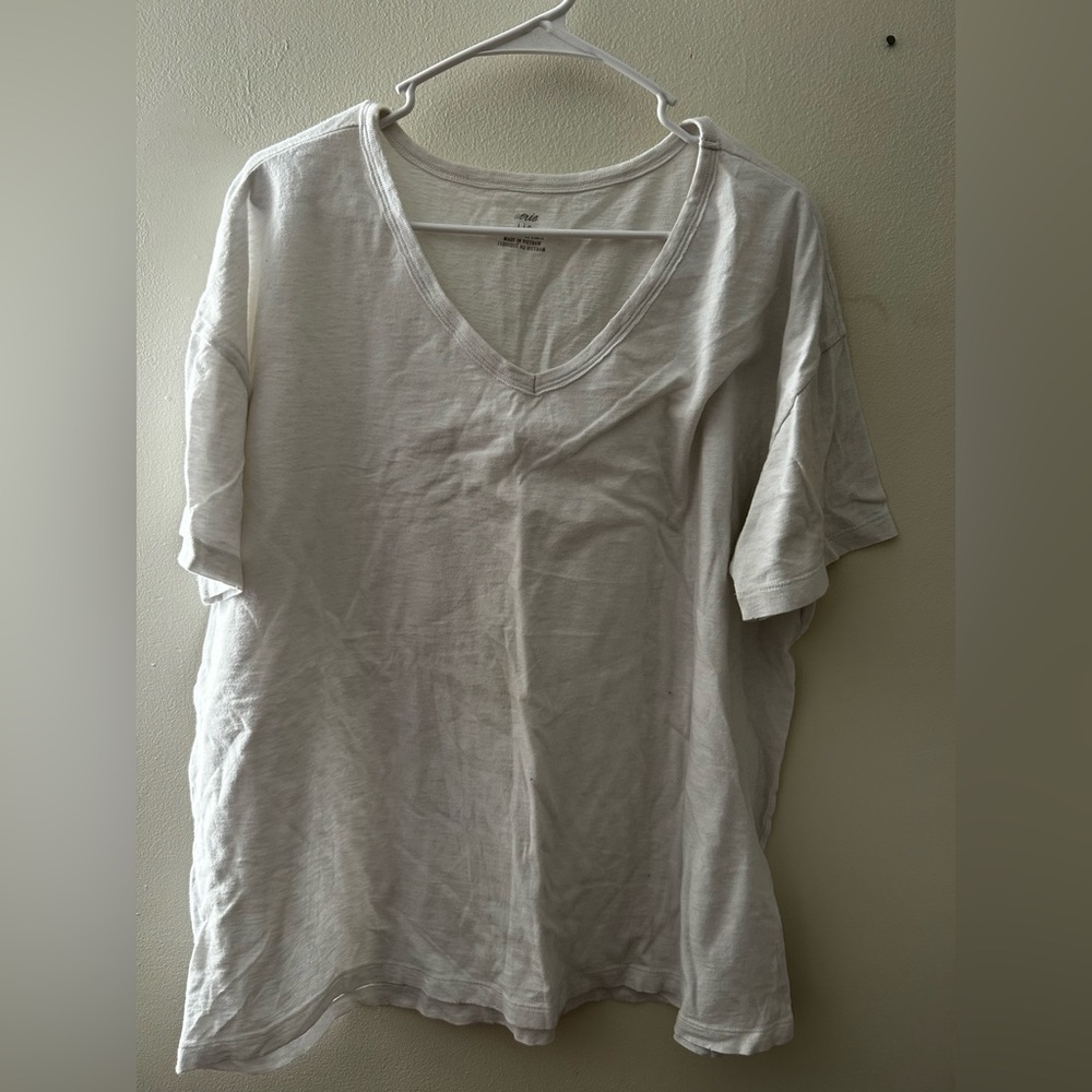 Women’s Aerie real soft white v-neck t-shirt, oversized size XL, great condition